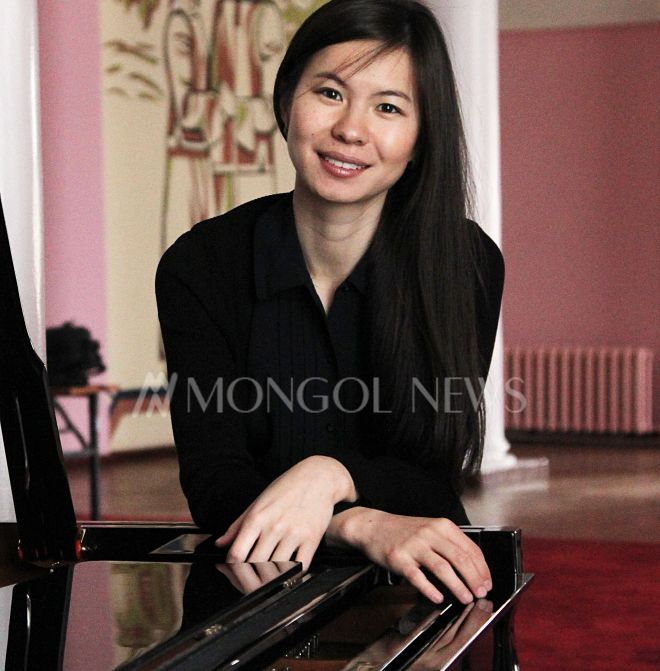 Б.Алуунгоо: Үйлчлэгчийнхээс бага цалингаар амьдралаа болгоод байдаг нь хөгжмийн хүч байх